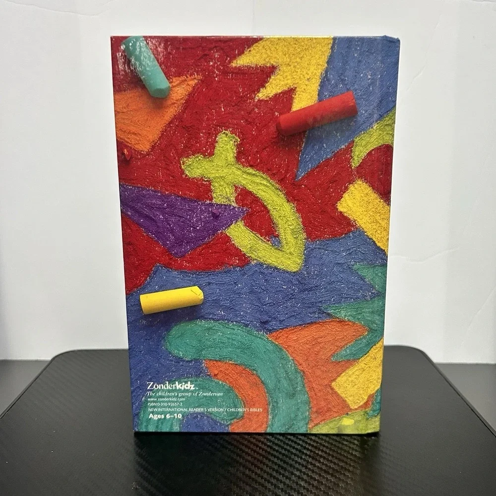 NIrV‎ Kids' Devotional Bible New International Reader's Version